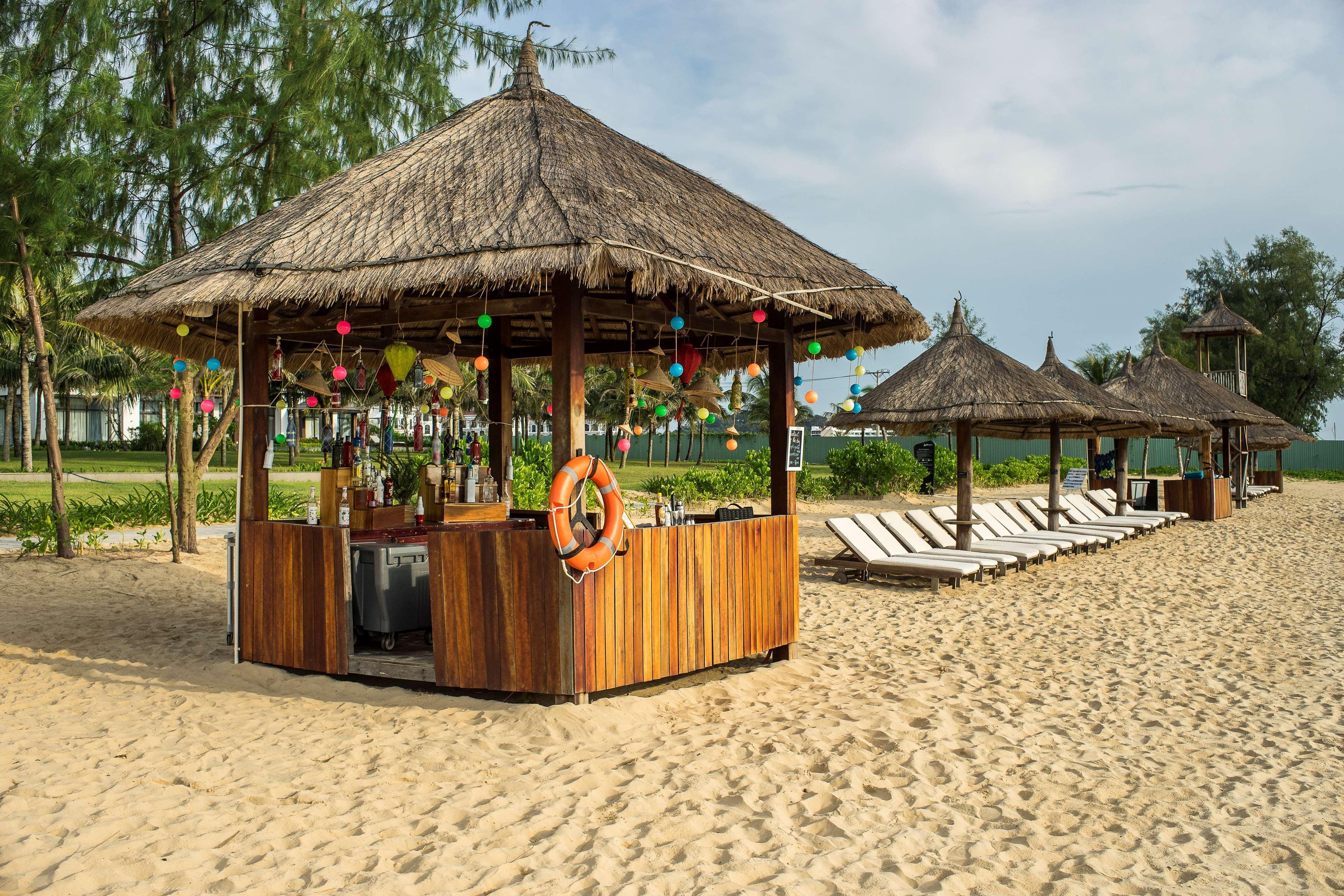 Radisson Blu Resort Phú Quốc Eksteriør billede A beach bar in Vietnam