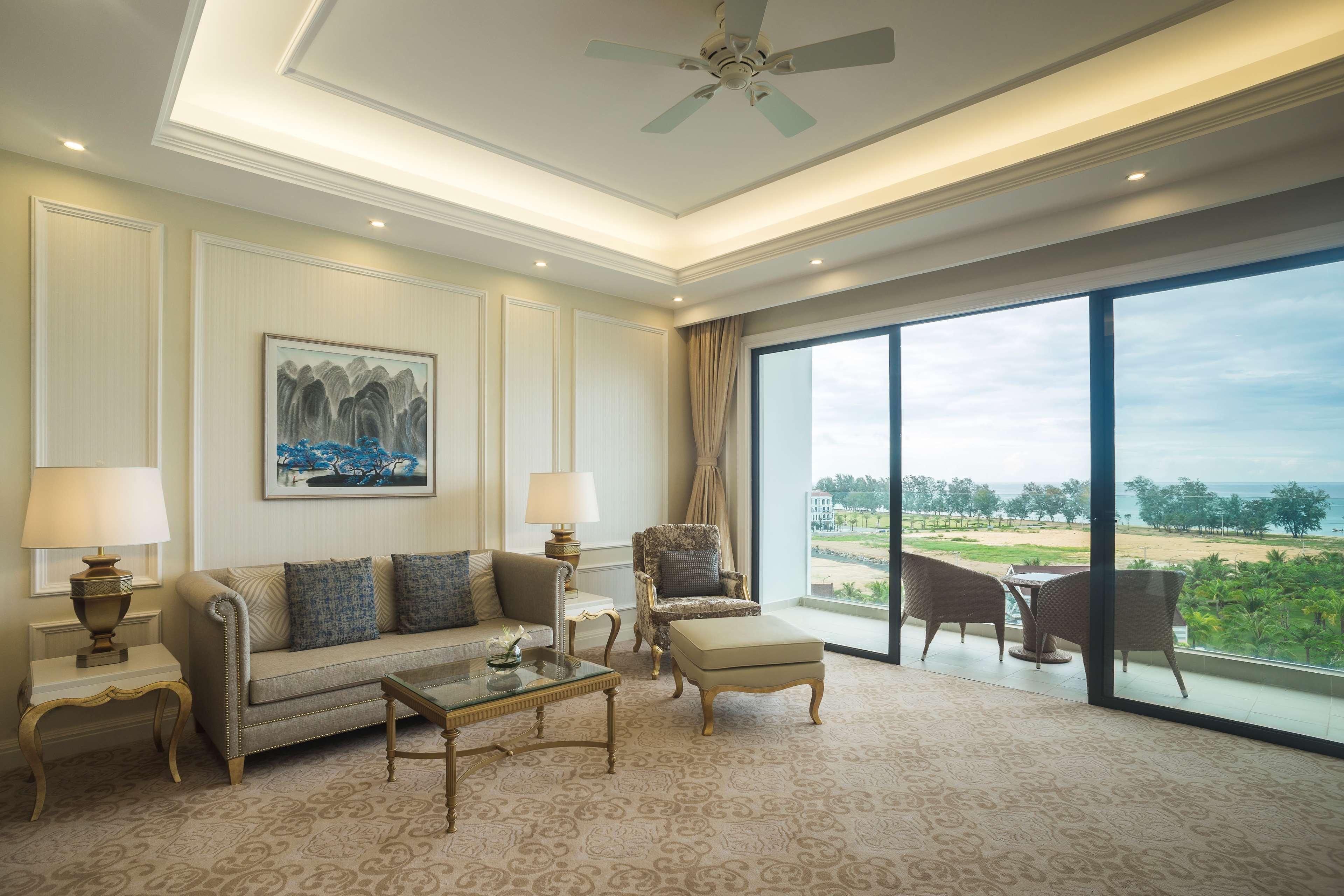 Radisson Blu Resort Phú Quốc Eksteriør billede Living room of a suite
