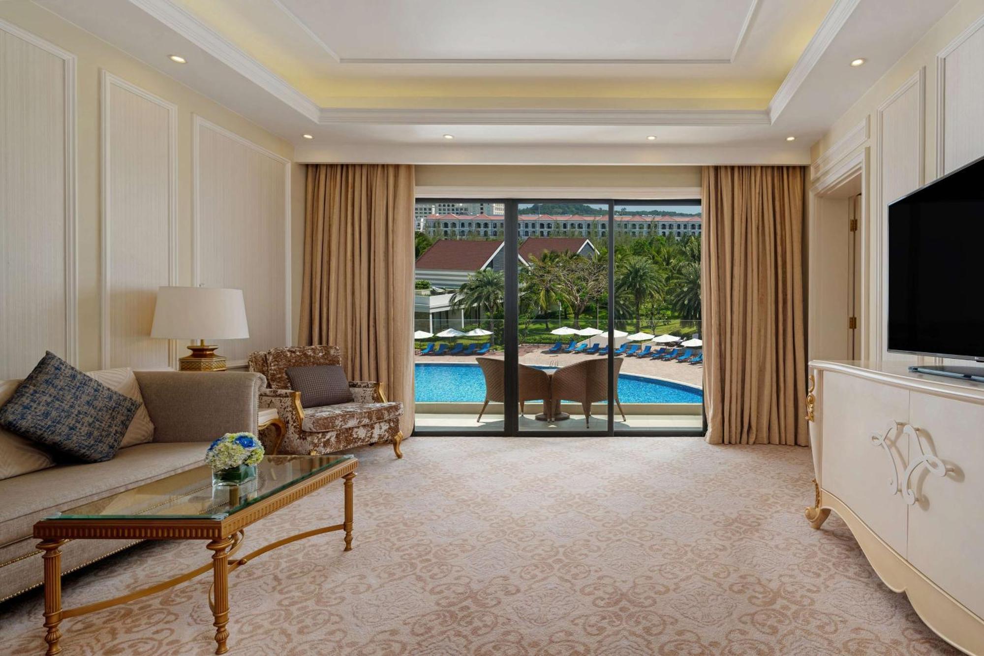 Radisson Blu Resort Phú Quốc Eksteriør billede A suite at the hotel