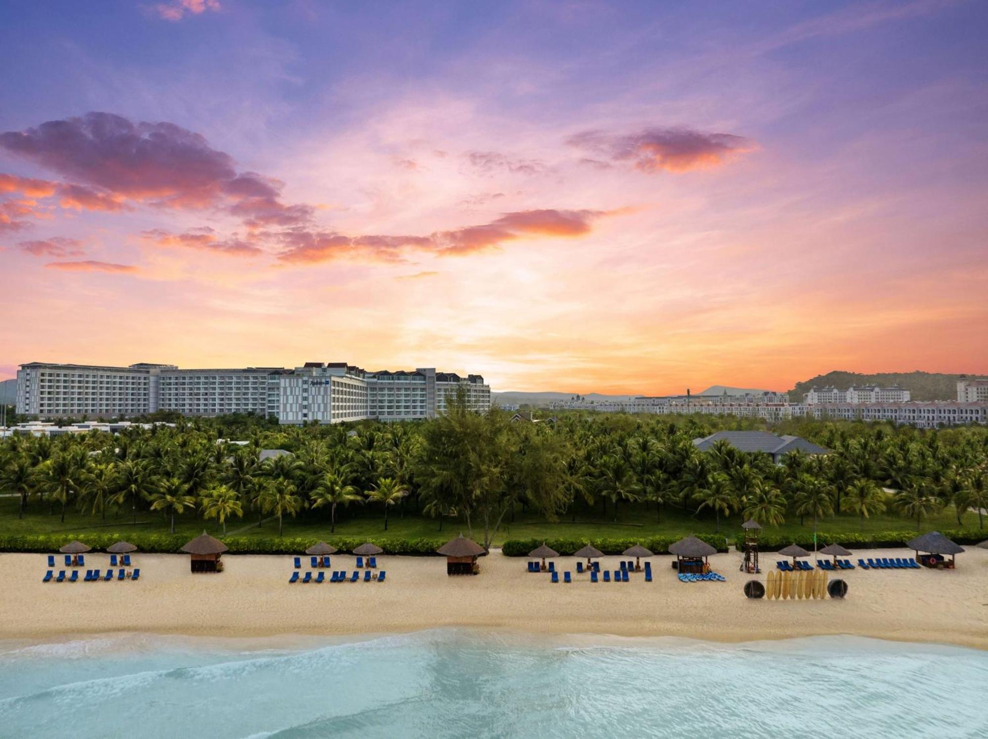 Radisson Blu Resort Phú Quốc Eksteriør billede Hard Rock Hotel at Sentosa