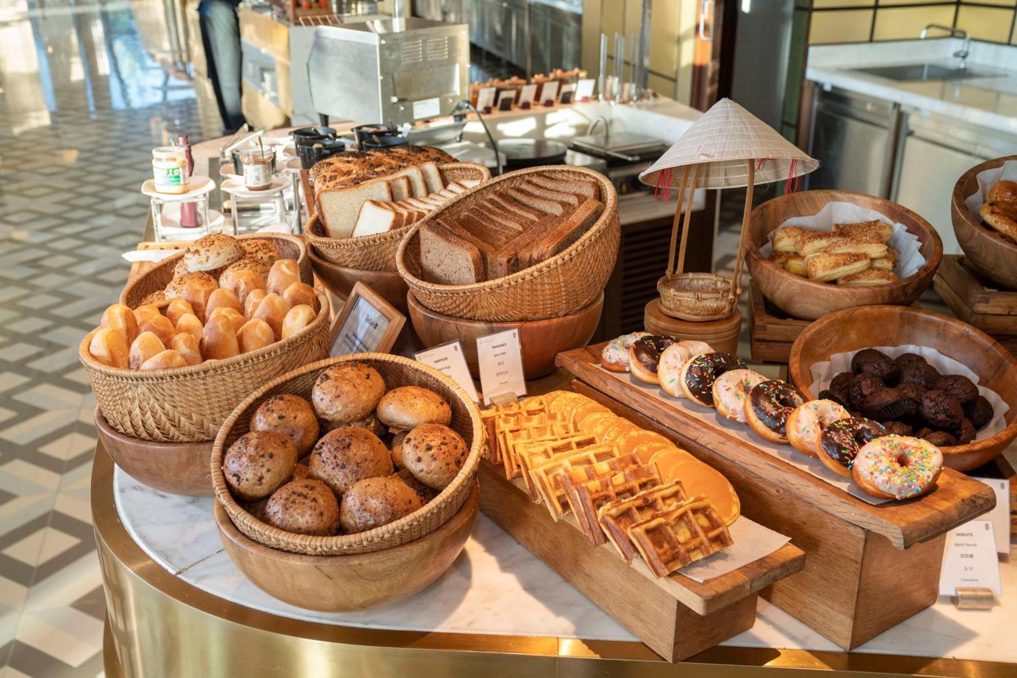 Radisson Blu Resort Phú Quốc Eksteriør billede A selection of bread and pastries